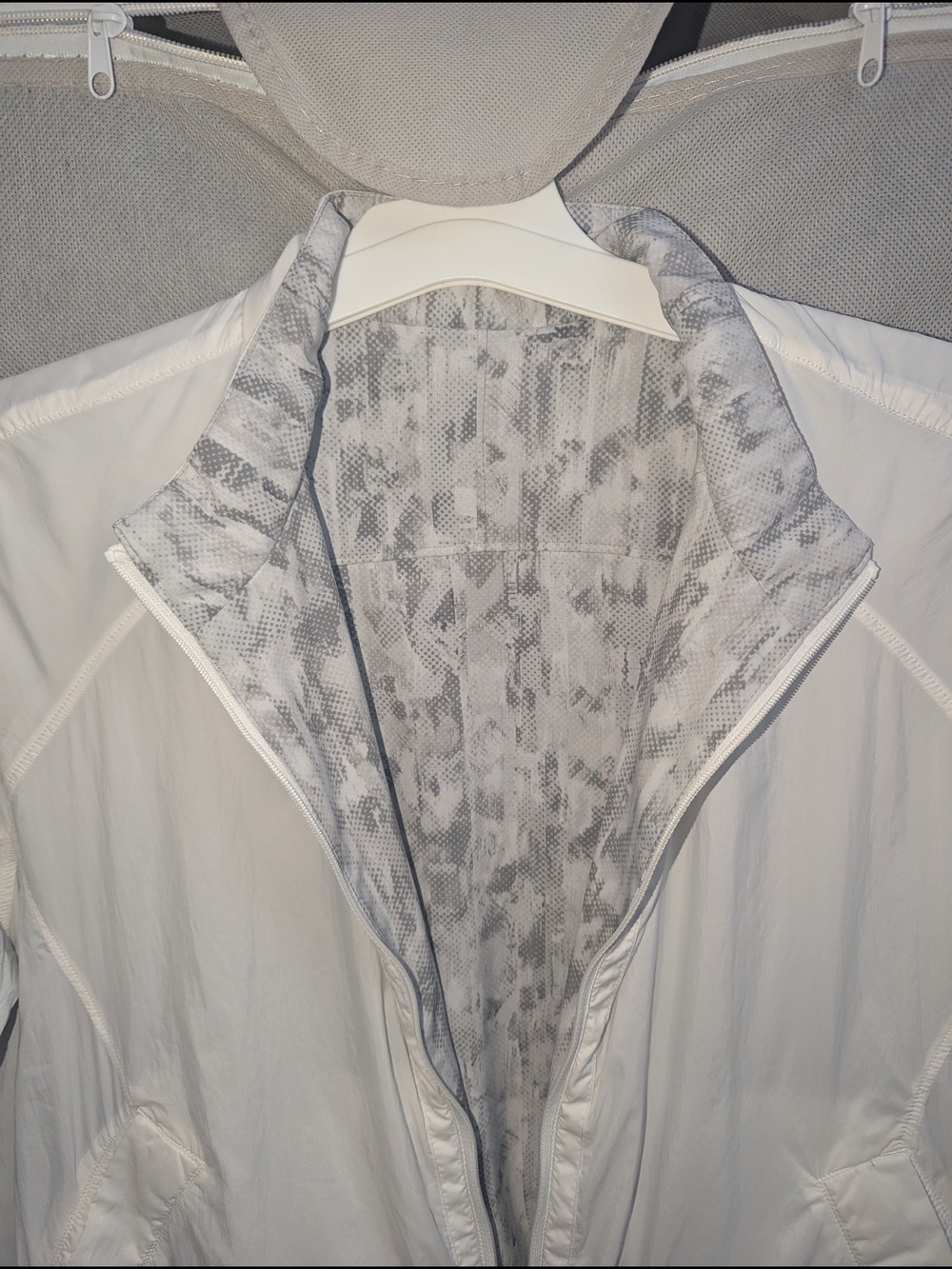 EUC Lululemon Bombs Away Reversible Jacket - Picture 9 of 11